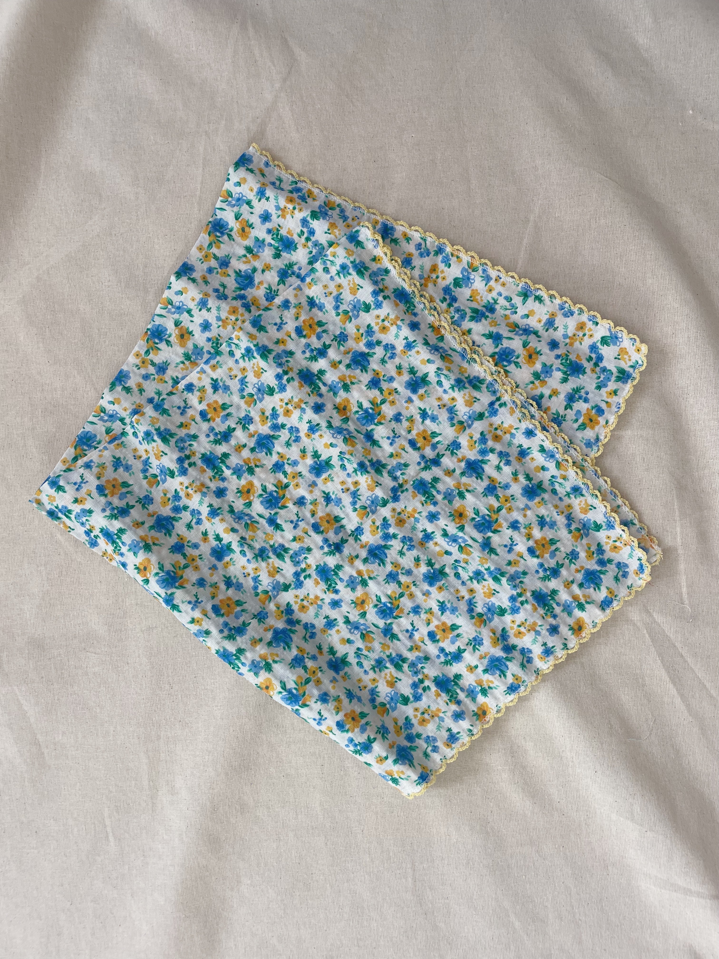 Brinn Hair Scarf in Forget-Me-Not Floral Blue – Ástríðr display picture 1