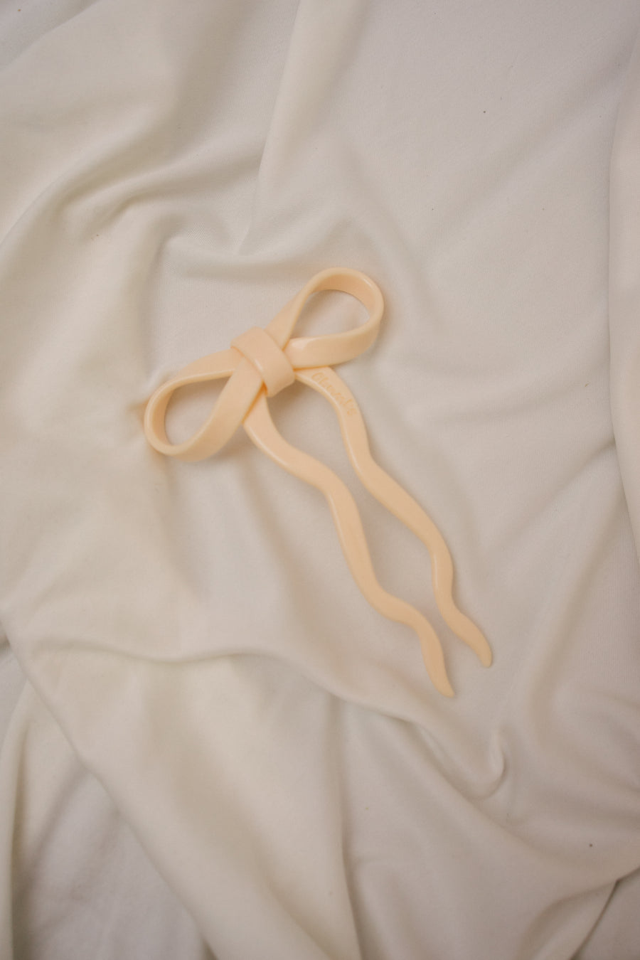 Chunks Bow Hairpin in Small Cream