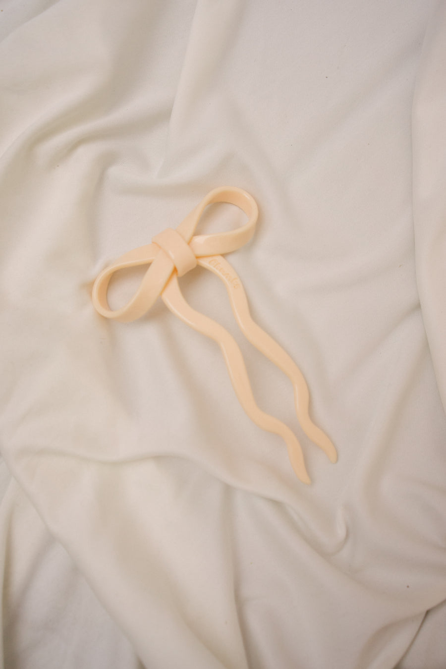 Chunks Bow Hairpin in Small Cream